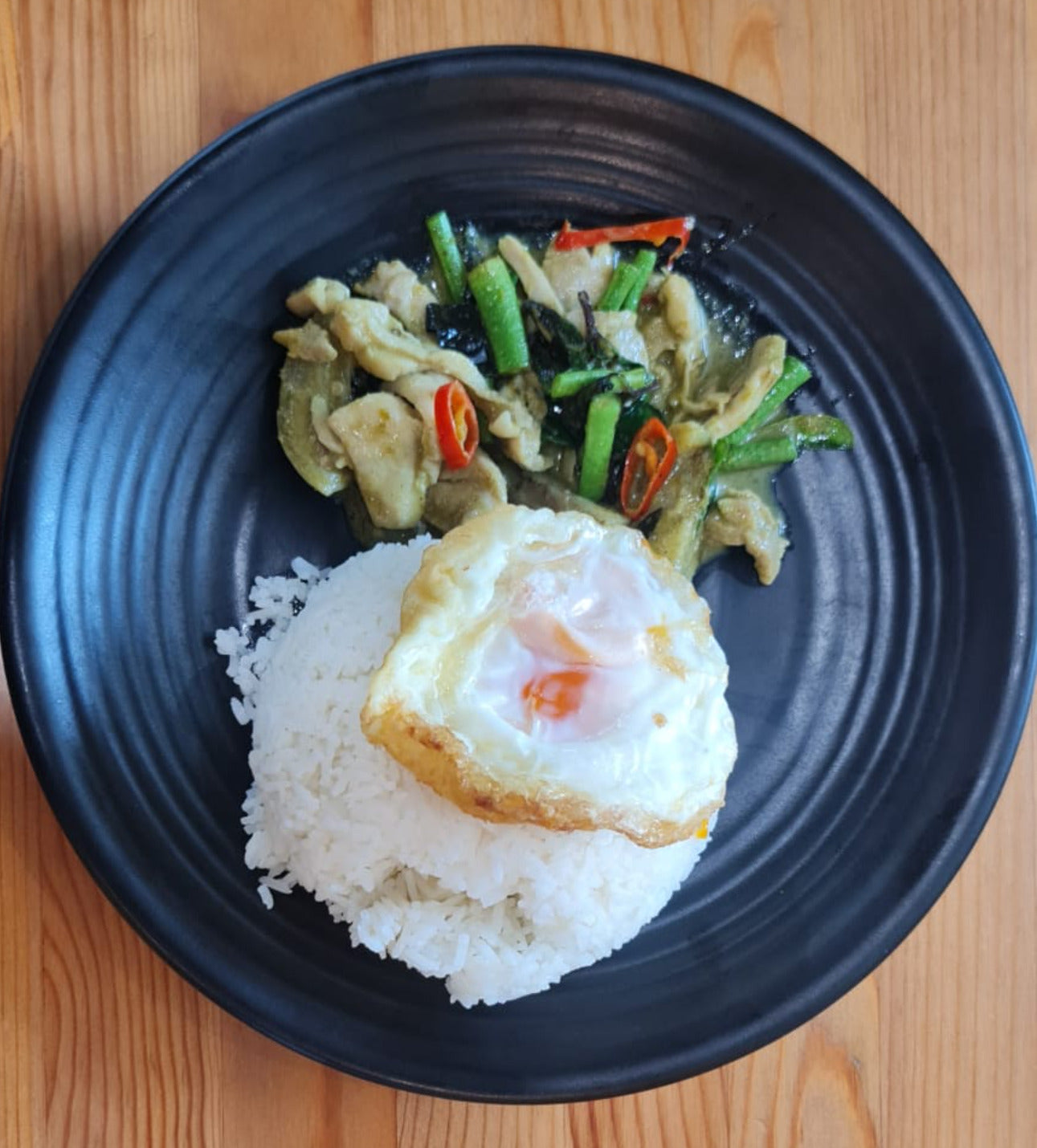 M20. Green Curry Chicken Stir Fry With Rice & Egg  炒绿咖喱鸡米饭和蛋