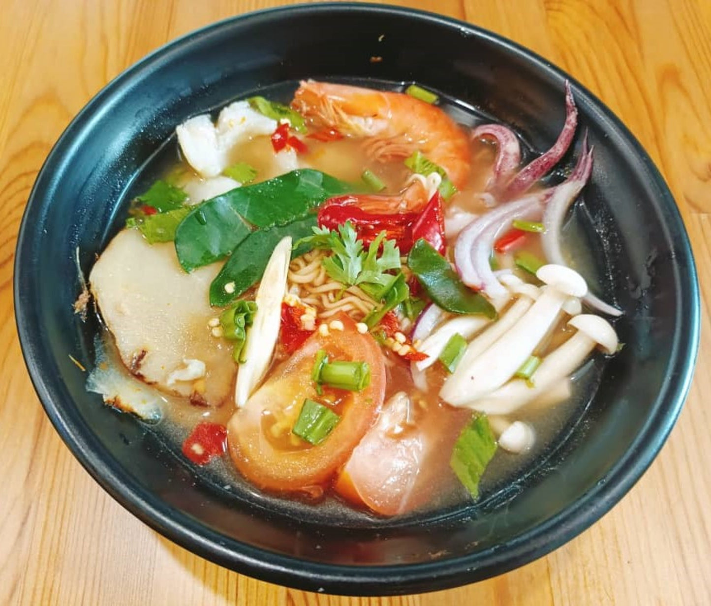 M25. Tom Yum Clear Noodles 冬阴功清面