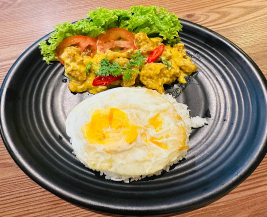 M26. Buttermilk Salted Egg Chicken With Egg & Rice 酪乳咸蛋鸡配煎蛋和米饭